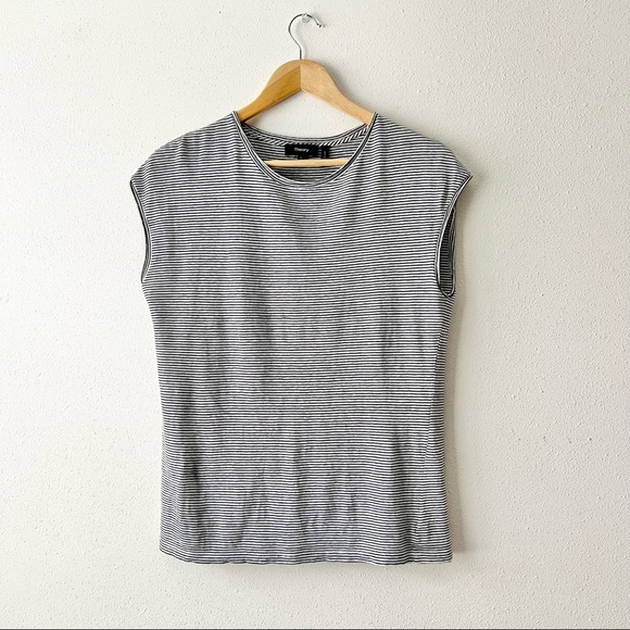 Black and White Theory Ginala linen blend pinstripe top - Picture 2 of 4